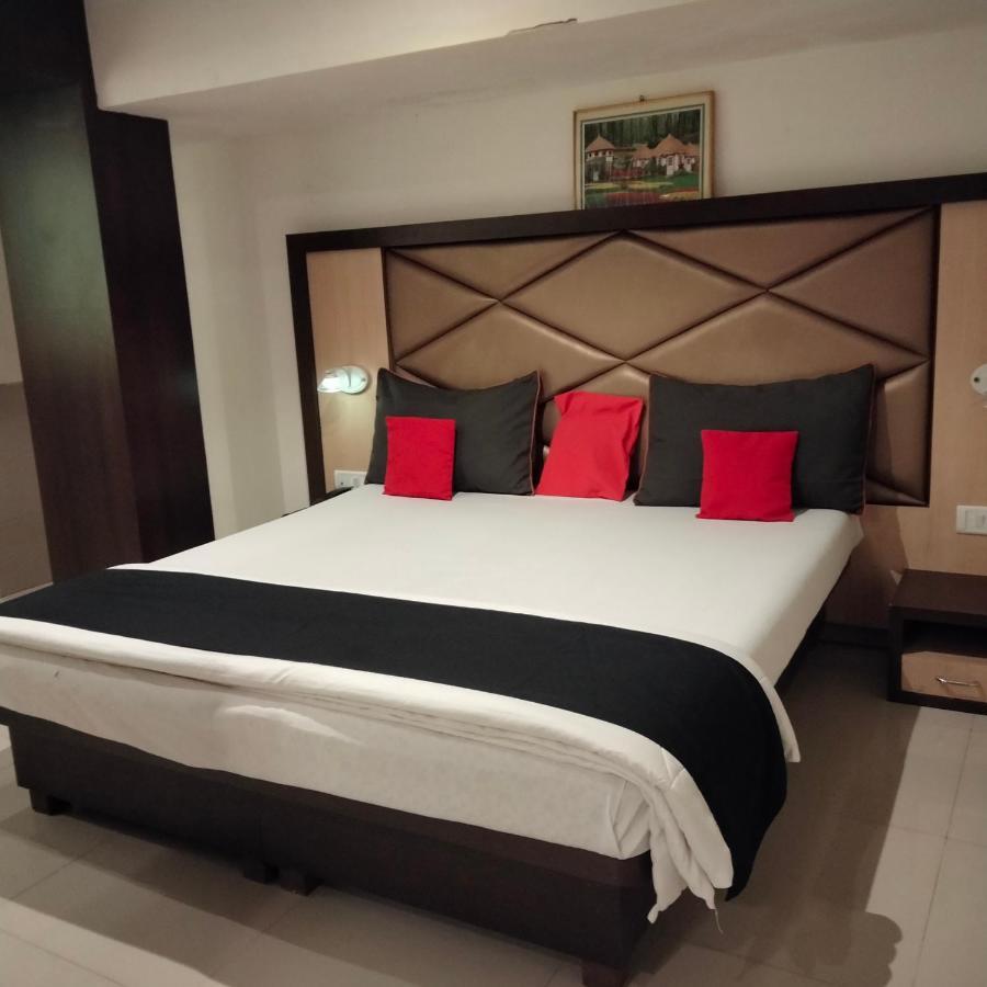 Hotel Everest Lodging Navi Mumbai Exterior foto