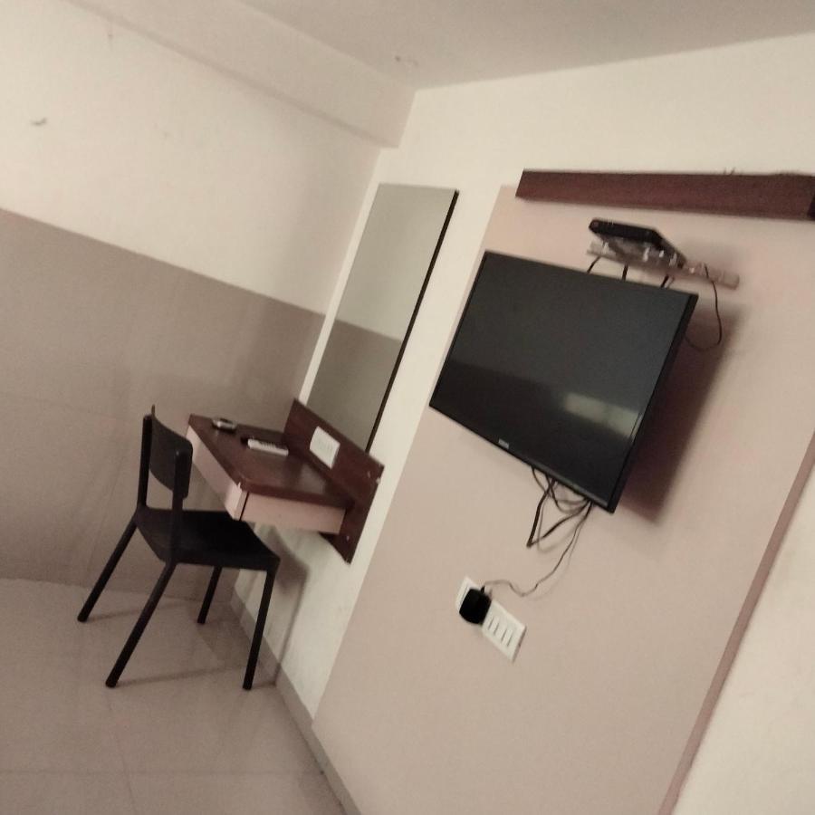 Hotel Everest Lodging Navi Mumbai Exterior foto