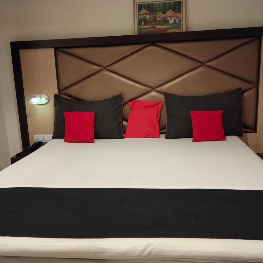 Hotel Everest Lodging Navi Mumbai Exterior foto