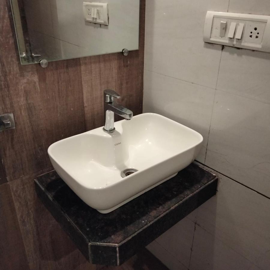 Hotel Everest Lodging Navi Mumbai Exterior foto