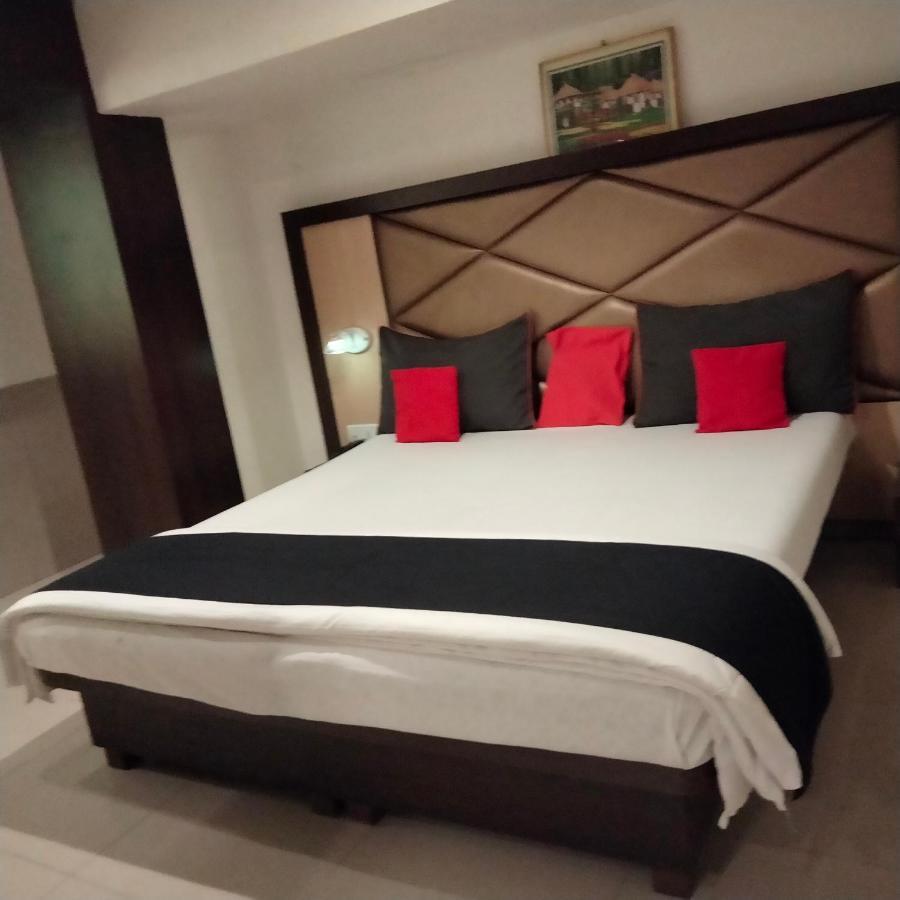Hotel Everest Lodging Navi Mumbai Exterior foto