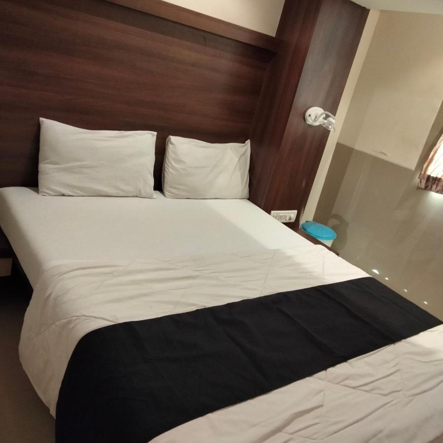 Hotel Everest Lodging Navi Mumbai Exterior foto