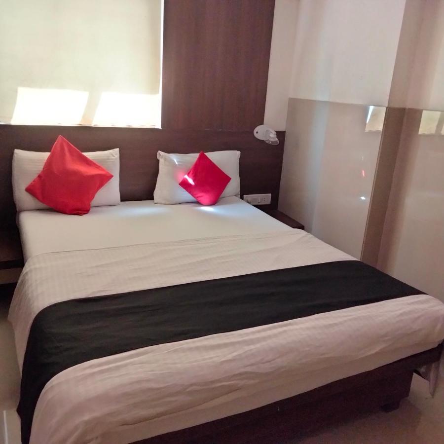 Hotel Everest Lodging Navi Mumbai Exterior foto
