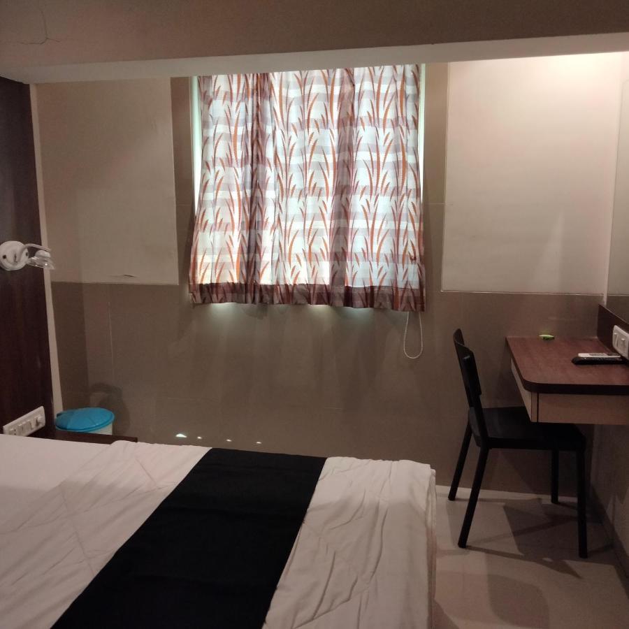 Hotel Everest Lodging Navi Mumbai Exterior foto