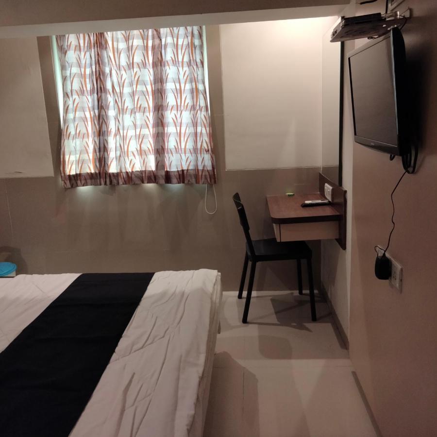 Hotel Everest Lodging Navi Mumbai Exterior foto