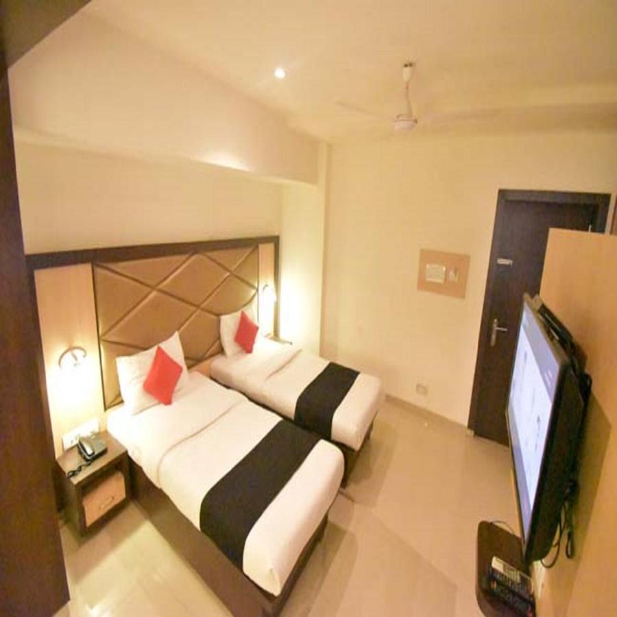 Hotel Everest Lodging Navi Mumbai Exterior foto