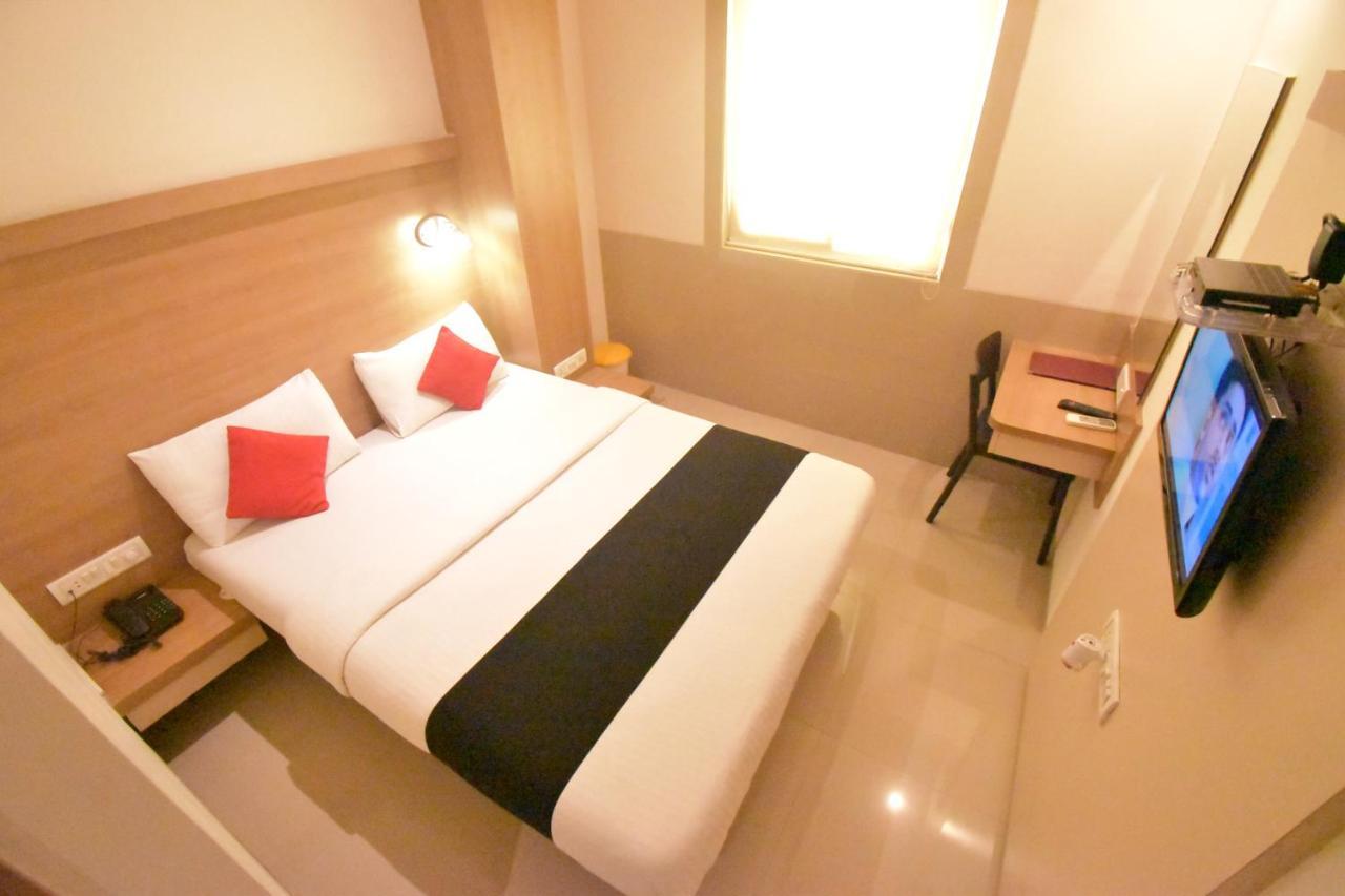 Hotel Everest Lodging Navi Mumbai Exterior foto