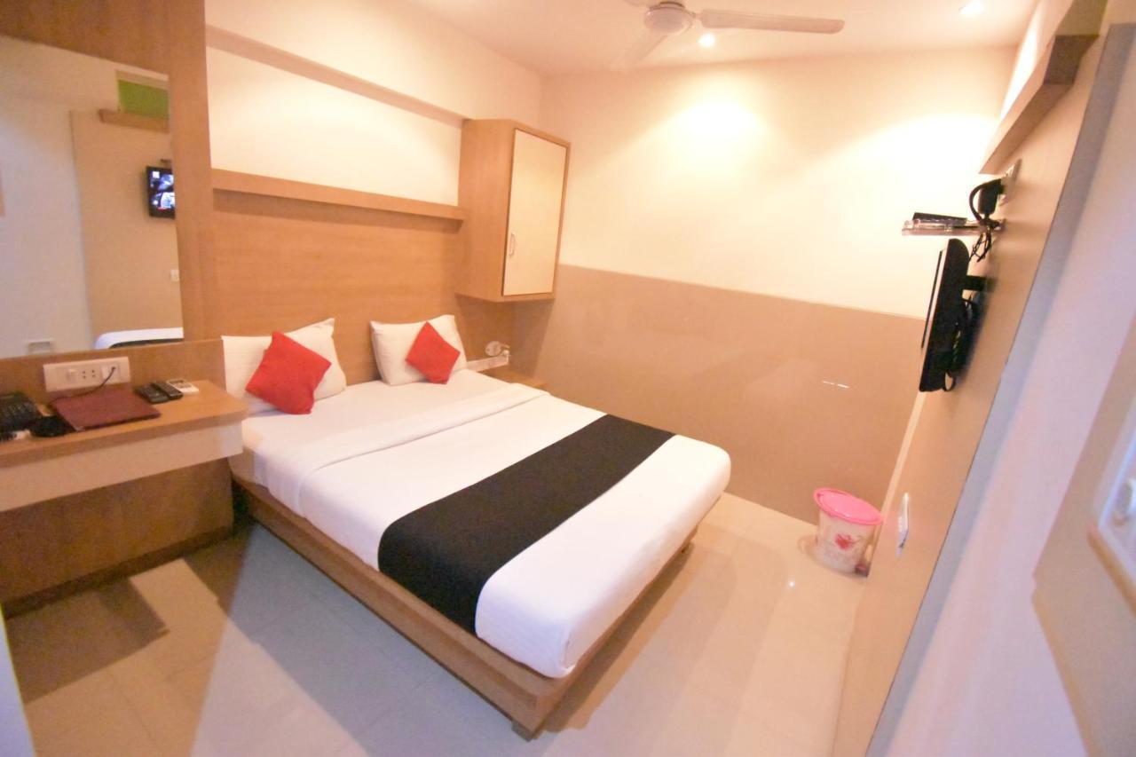 Hotel Everest Lodging Navi Mumbai Exterior foto