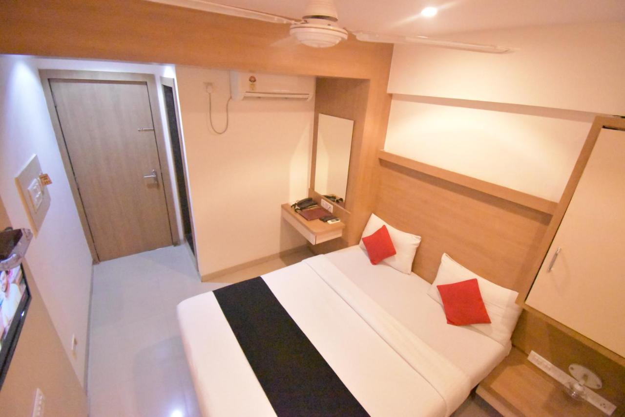 Hotel Everest Lodging Navi Mumbai Exterior foto
