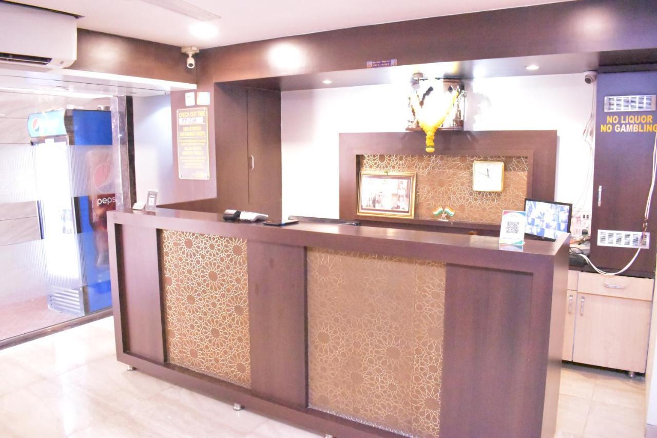 Hotel Everest Lodging Navi Mumbai Exterior foto