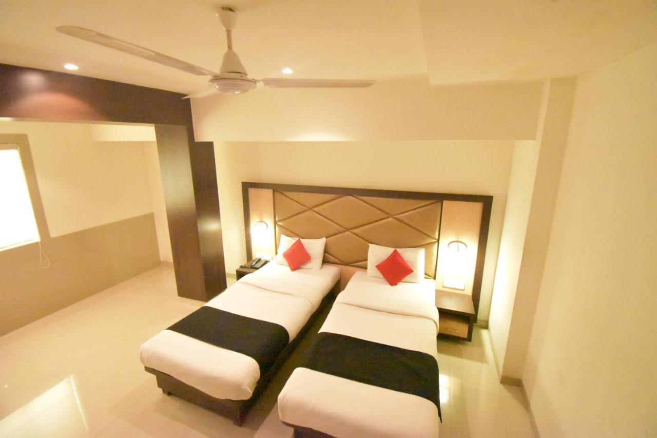 Hotel Everest Lodging Navi Mumbai Exterior foto