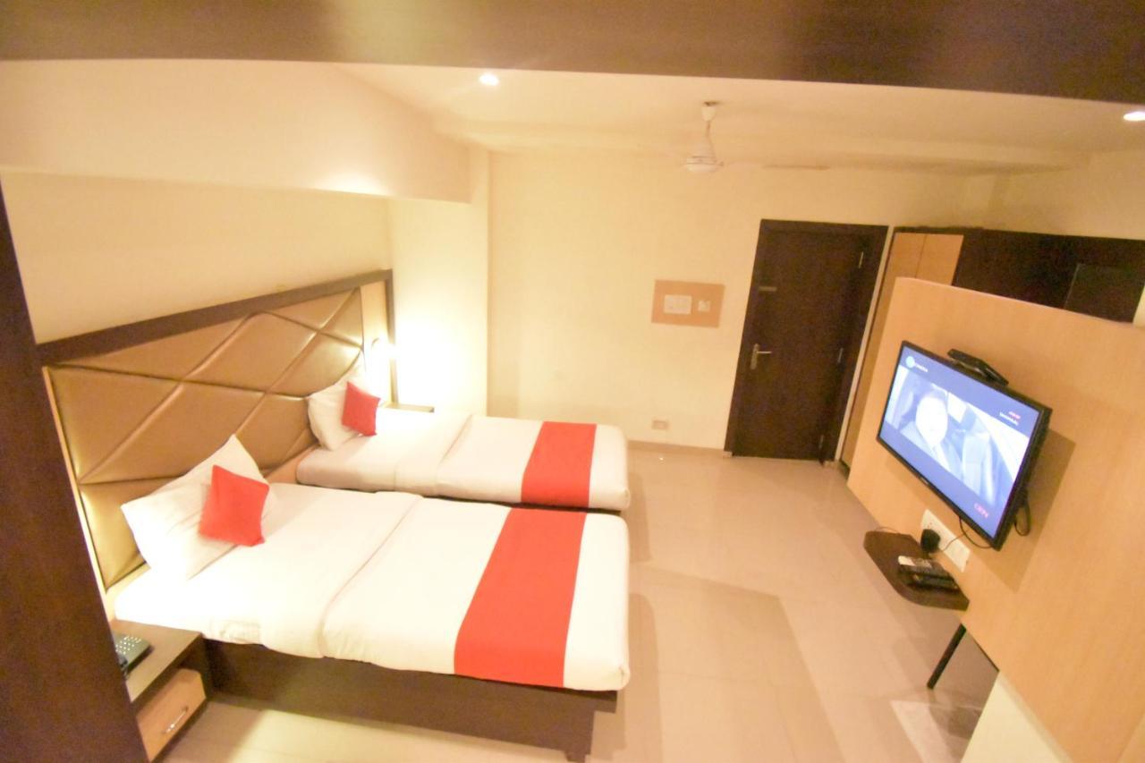 Hotel Everest Lodging Navi Mumbai Exterior foto