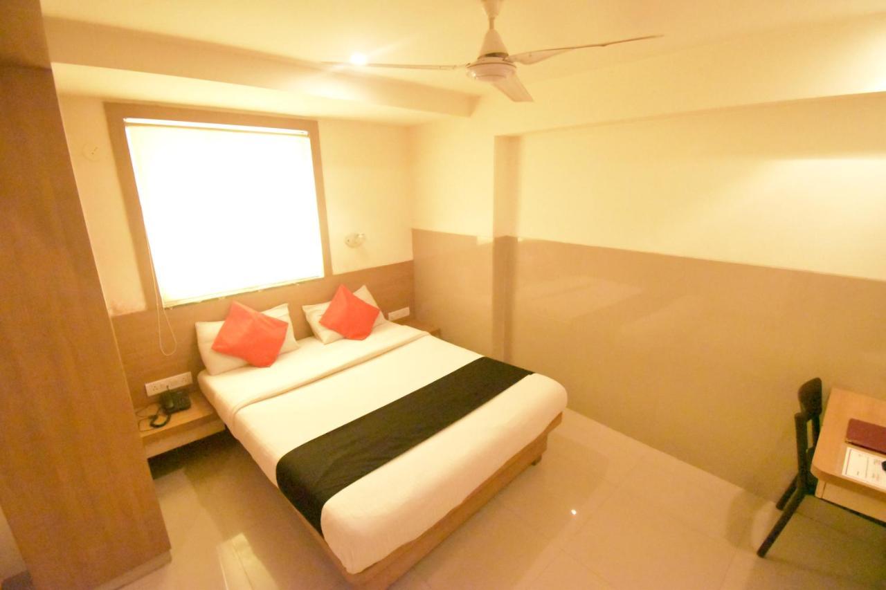 Hotel Everest Lodging Navi Mumbai Exterior foto