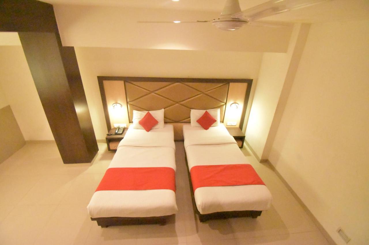 Hotel Everest Lodging Navi Mumbai Exterior foto