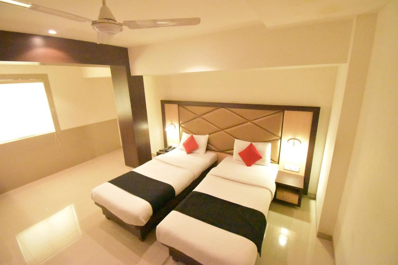 Hotel Everest Lodging Navi Mumbai Exterior foto