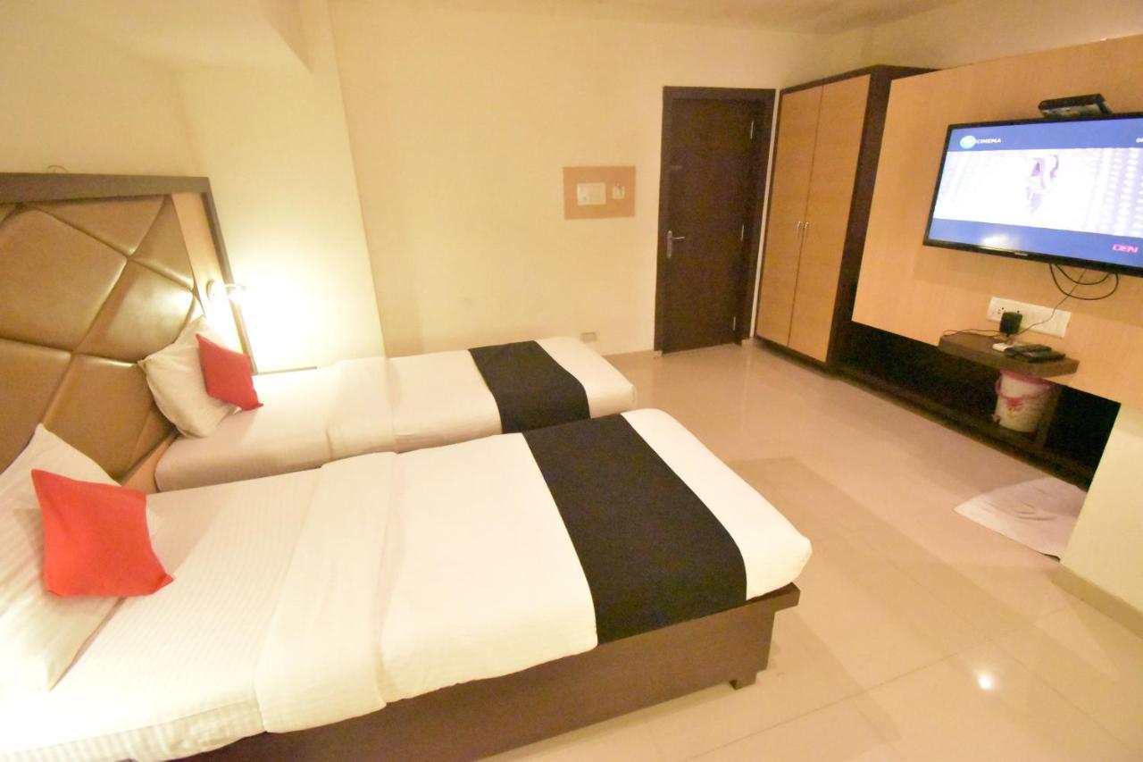 Hotel Everest Lodging Navi Mumbai Exterior foto