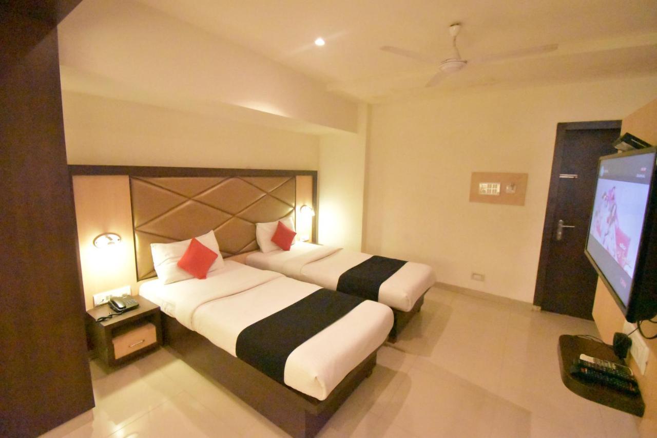 Hotel Everest Lodging Navi Mumbai Exterior foto